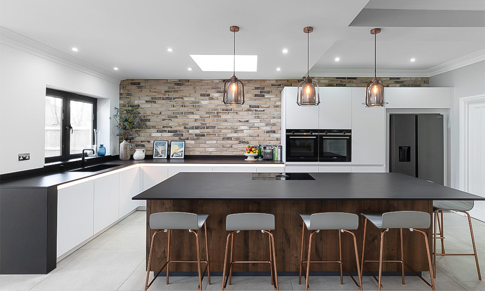 Kitchen Cabinet Sleek Lacquer Finish Durable Cupboards Scratch-Resistant Cupboard for Family Kitchens