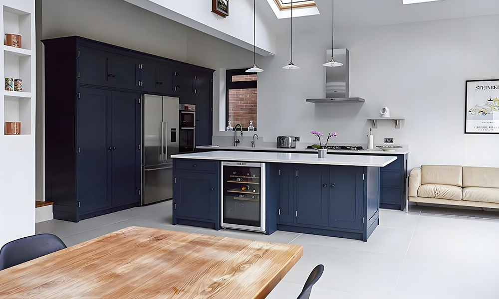 Kitchen Cabinet Polished Lacquer Finish Minimalist Style Functional Layout Adjustable Shelves for City Living Kitchens