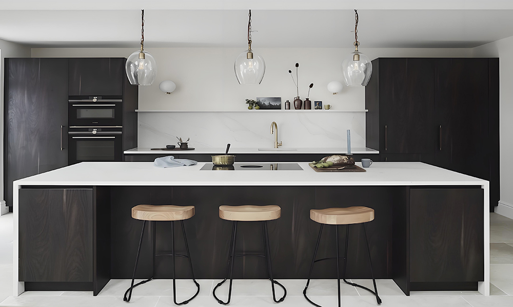 Modern Kitchen Cabinet Polished Lacquer Finish Contemporary Style Eco-friendly and Hidden Handles Cupboards for Family Kitchens