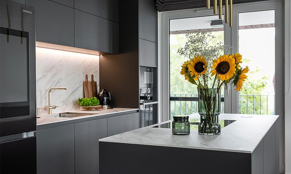 Kitchen Cabinet with Ultra Matte Lacquer Finish Mold-Proof Modern Style Flexible Inserts and Storage Racks for Homes